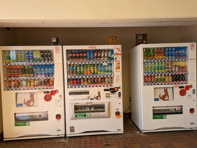 福岡市にある「海の中道海浜公園」の動物の森にあるレストハウスの自動販売機の画像