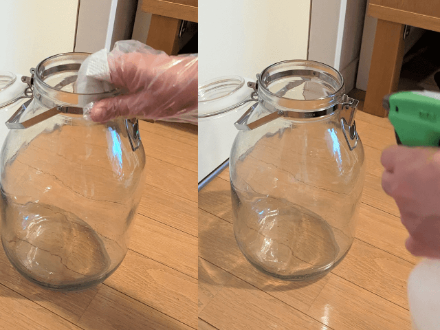 梅を入れる容器を事前にパストリーゼを霧吹きで振りかけて消毒しているところ